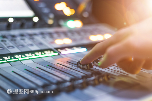 錄音室專業(yè)音樂制作與錄音工程師的職責(zé)