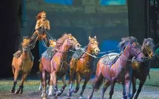 錯(cuò)過(guò)了《戰(zhàn)馬》?沒(méi)關(guān)系,還有馮小剛夫婦、陳凱歌夫婦力挺的《舞馬》!_人文頻道_東方頭條